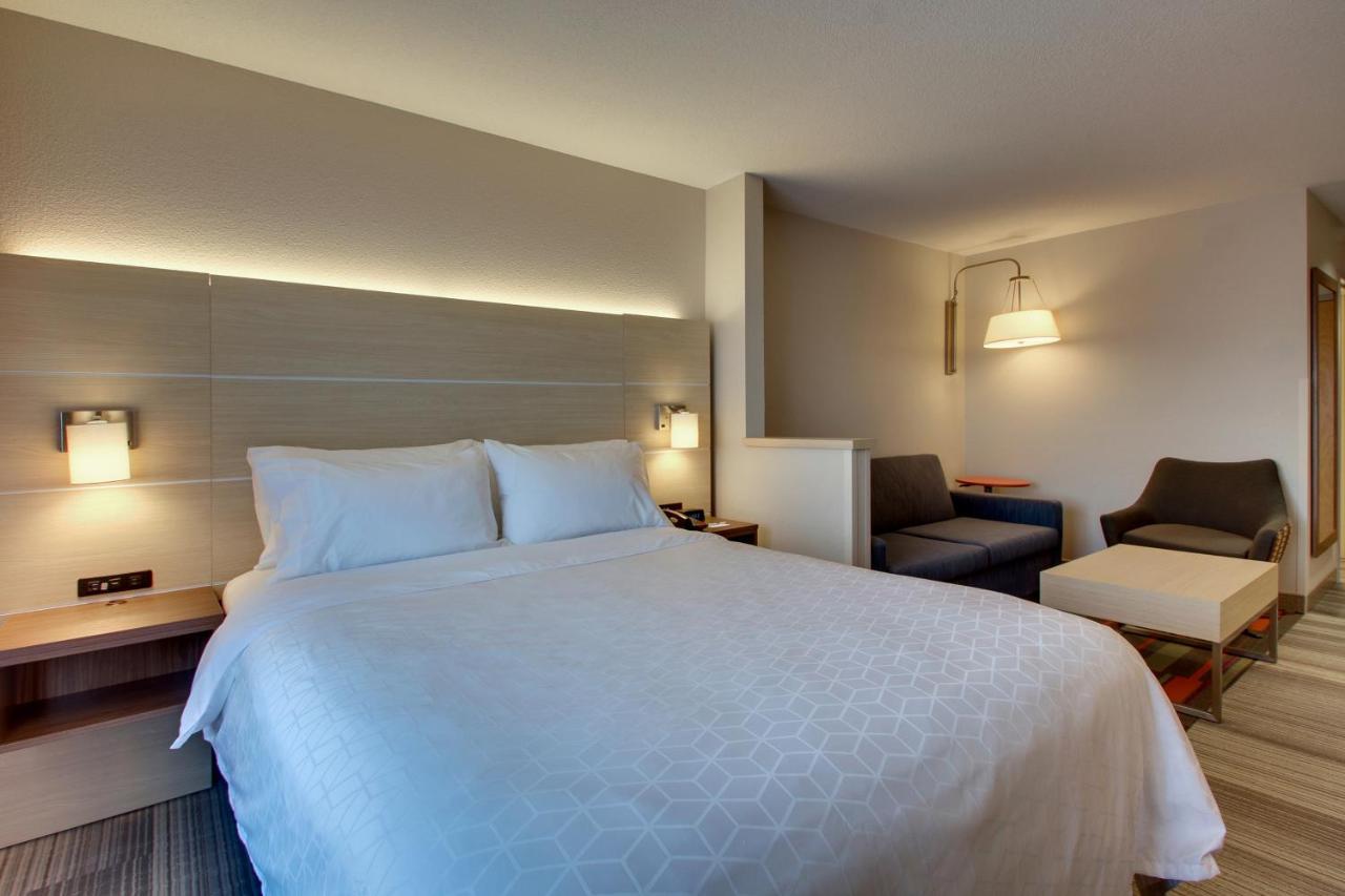 Holiday Inn Express Hotel & Suites Cedar Rapids I-380 At 33Rd Avenue By Ihg Exterior foto