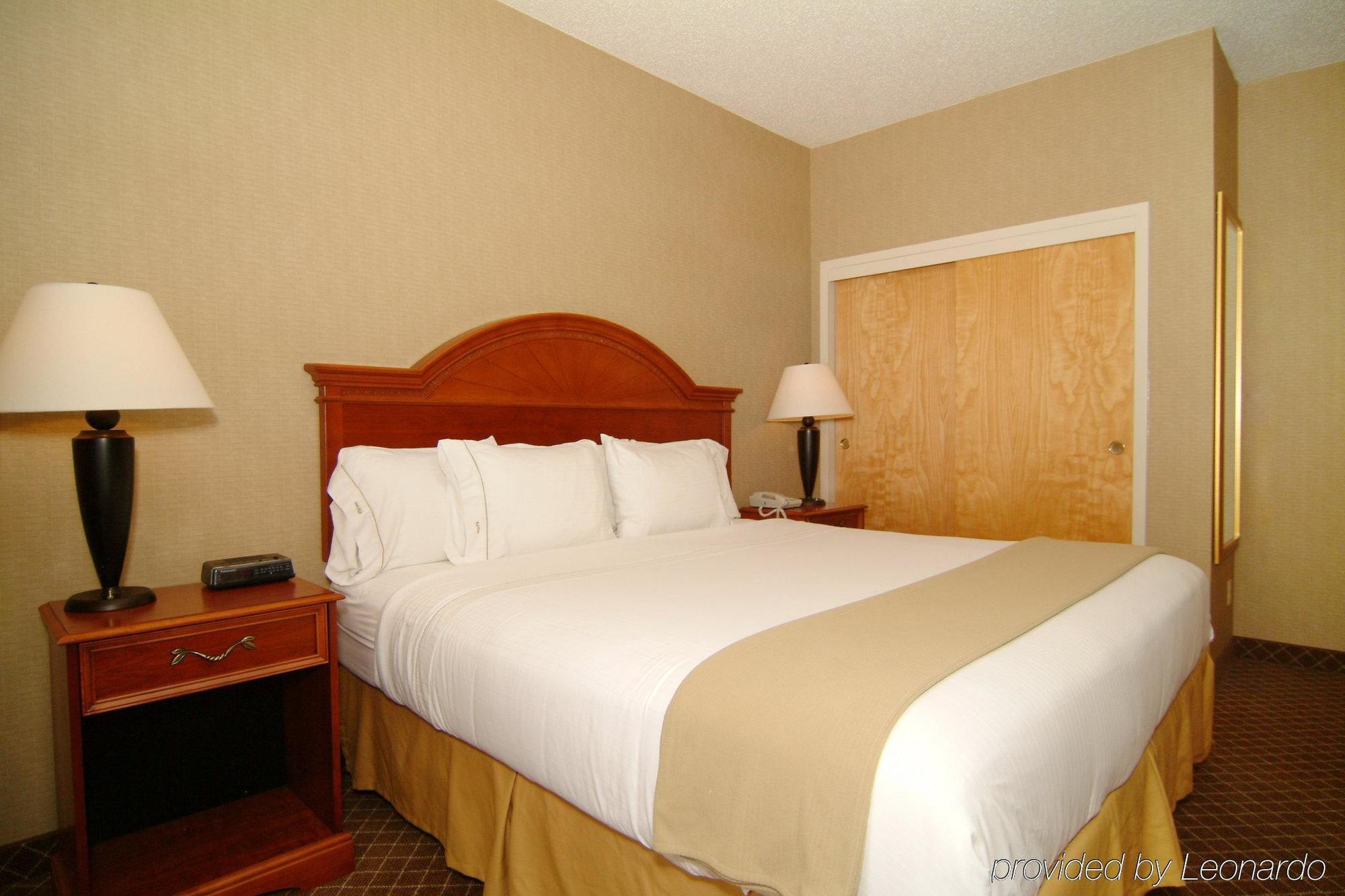 Holiday Inn Express Hotel & Suites Cedar Rapids I-380 At 33Rd Avenue By Ihg Exterior foto