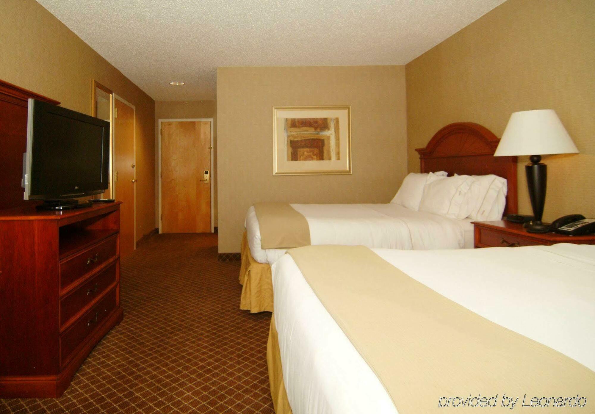 Holiday Inn Express Hotel & Suites Cedar Rapids I-380 At 33Rd Avenue By Ihg Exterior foto