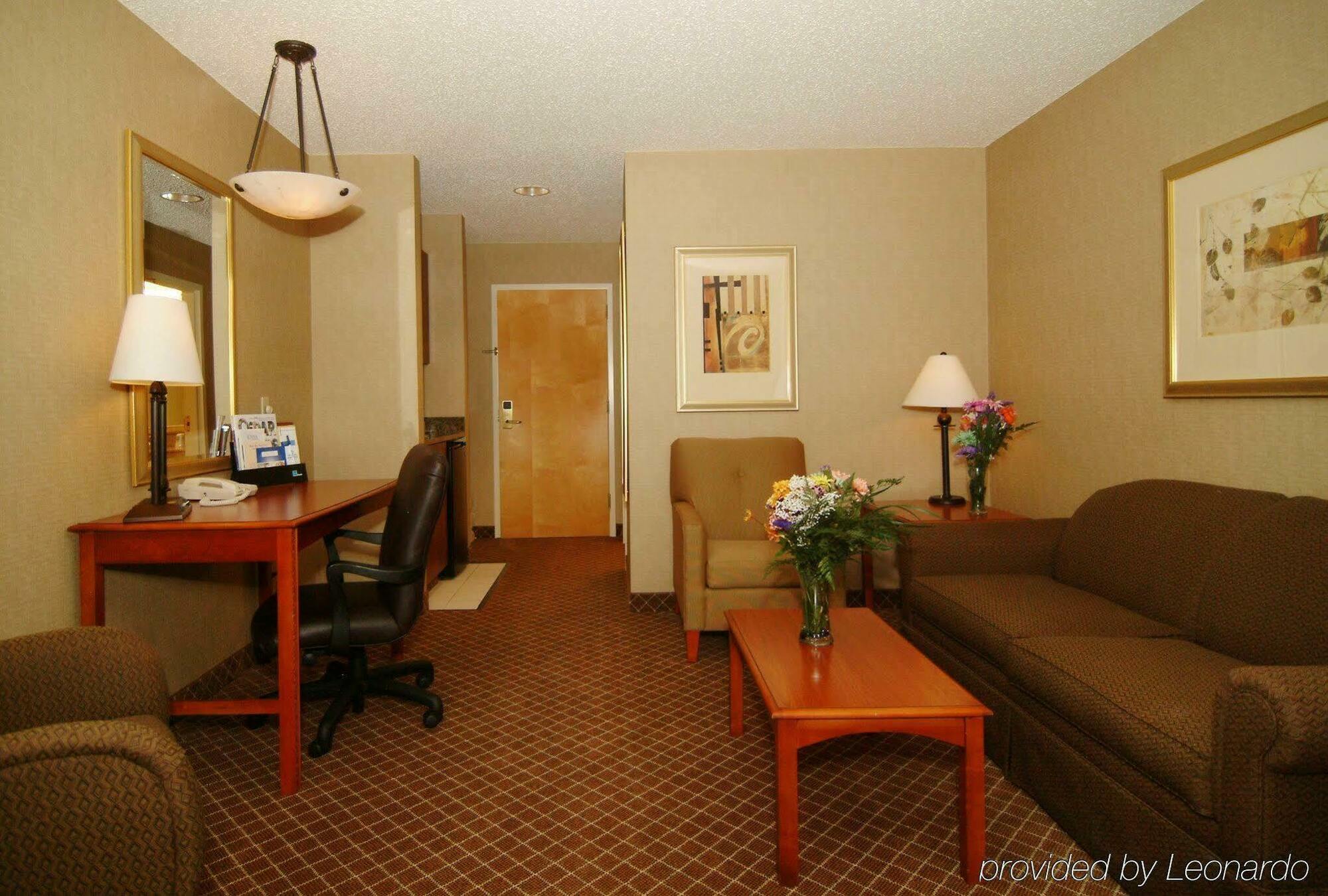 Holiday Inn Express Hotel & Suites Cedar Rapids I-380 At 33Rd Avenue By Ihg Exterior foto