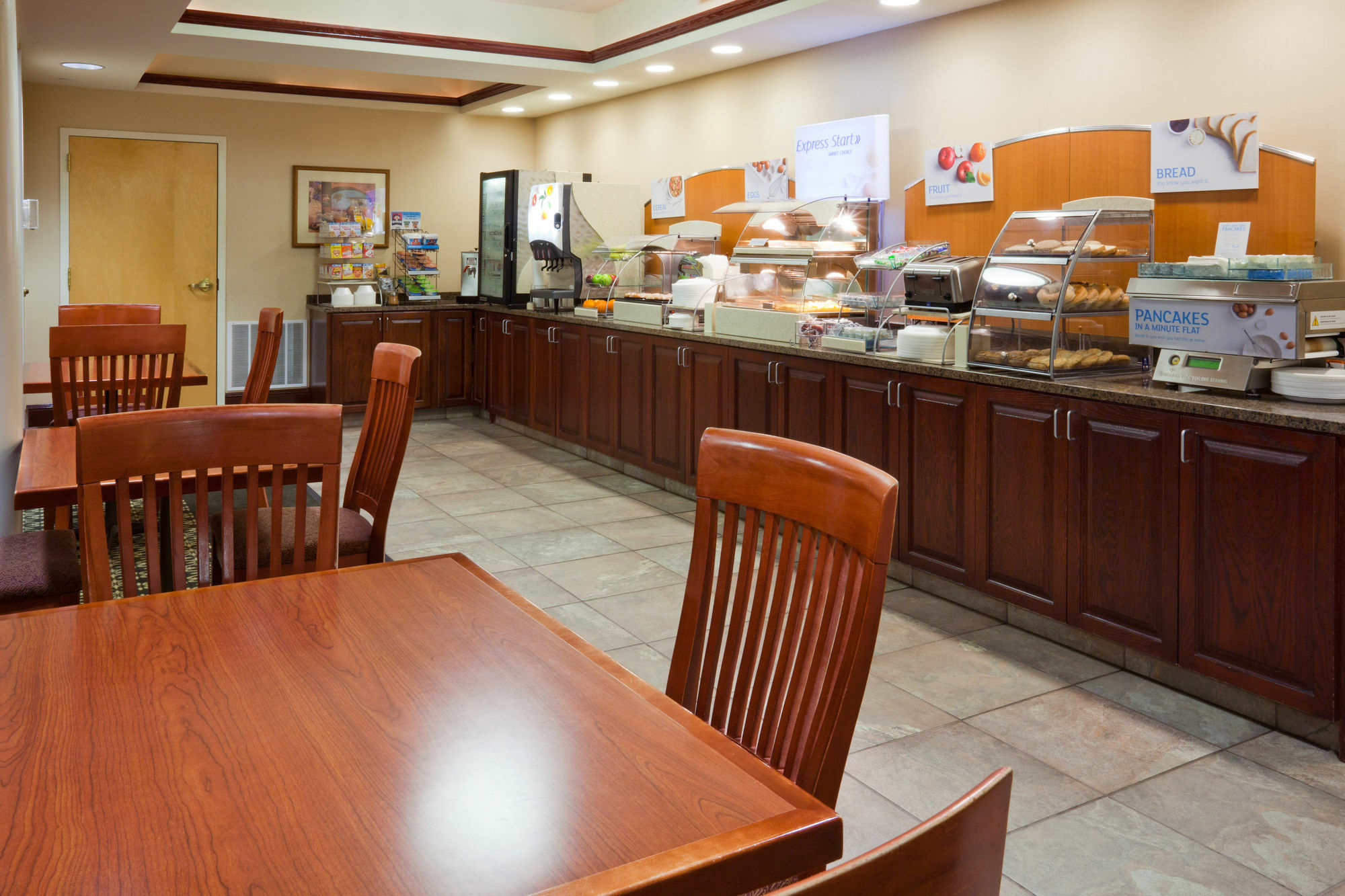 Holiday Inn Express Hotel & Suites Cedar Rapids I-380 At 33Rd Avenue By Ihg Exterior foto